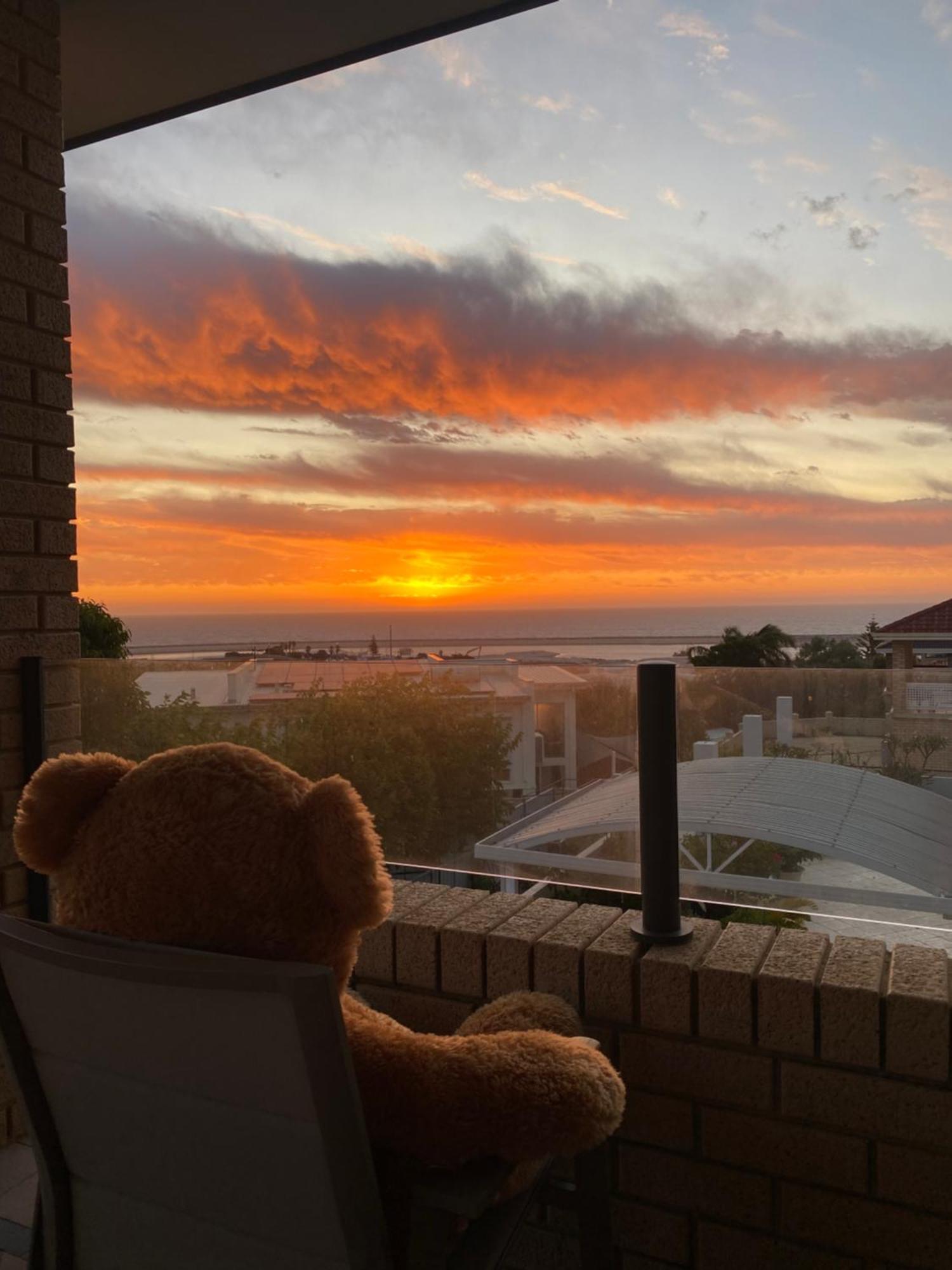 Sunny Ocean View Retreat Apartment Perth Bagian luar foto