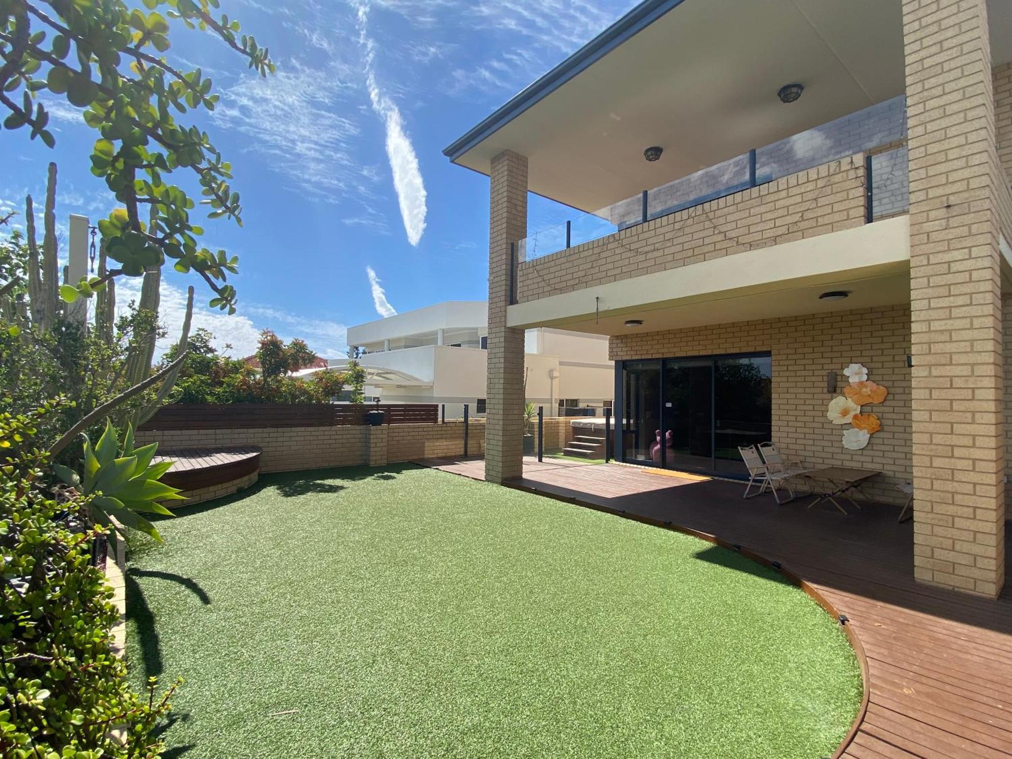 Sunny Ocean View Retreat Apartment Perth Bagian luar foto